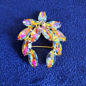 Vintage Laurel Wreath Brooch (1960's)